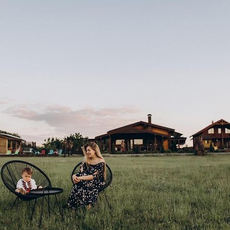 Хомене Villa Rzhyshchiv Buitenkant foto