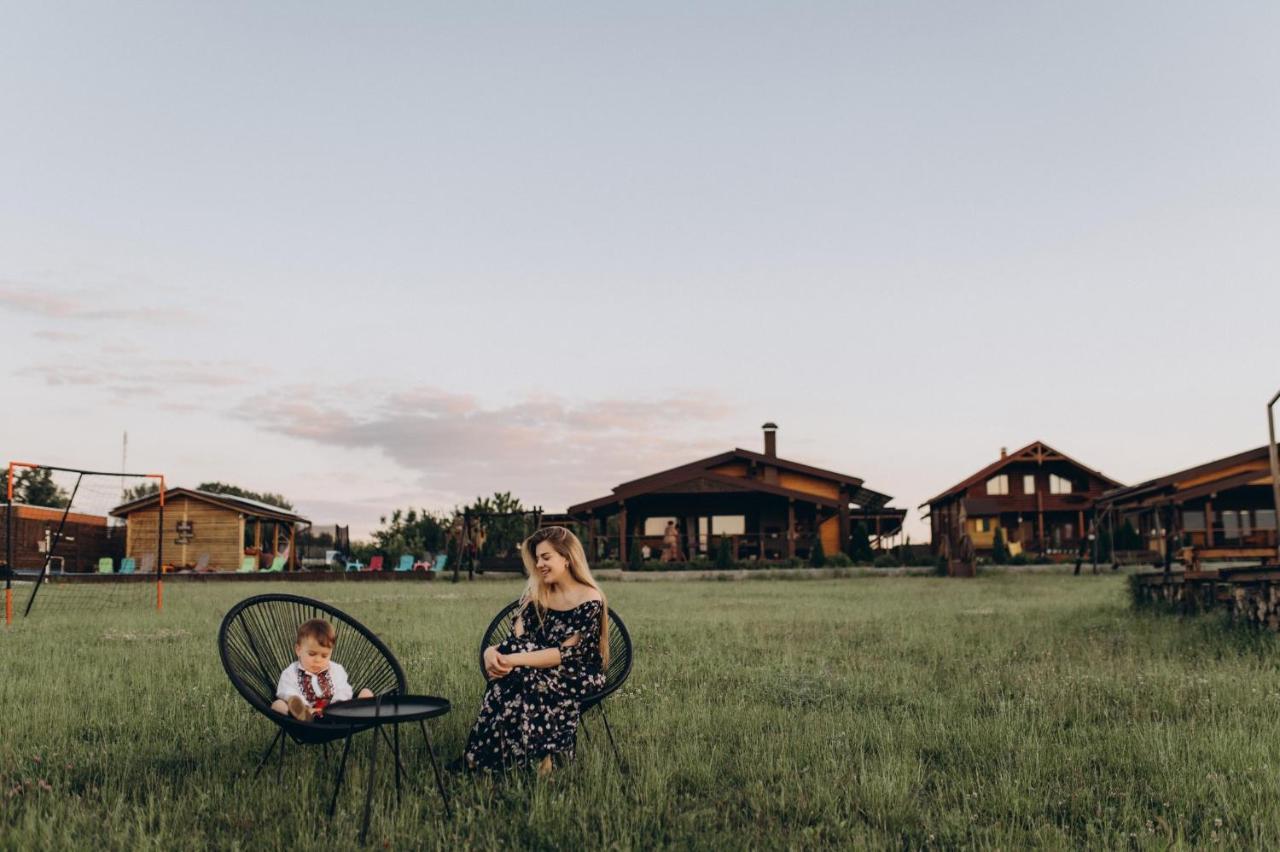 Хомене Villa Rzhyshchiv Buitenkant foto