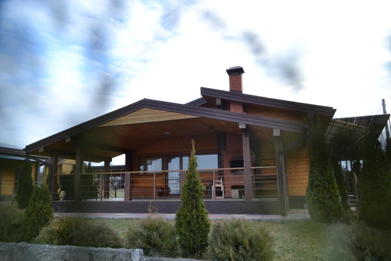 Хомене Villa Rzhyshchiv Buitenkant foto