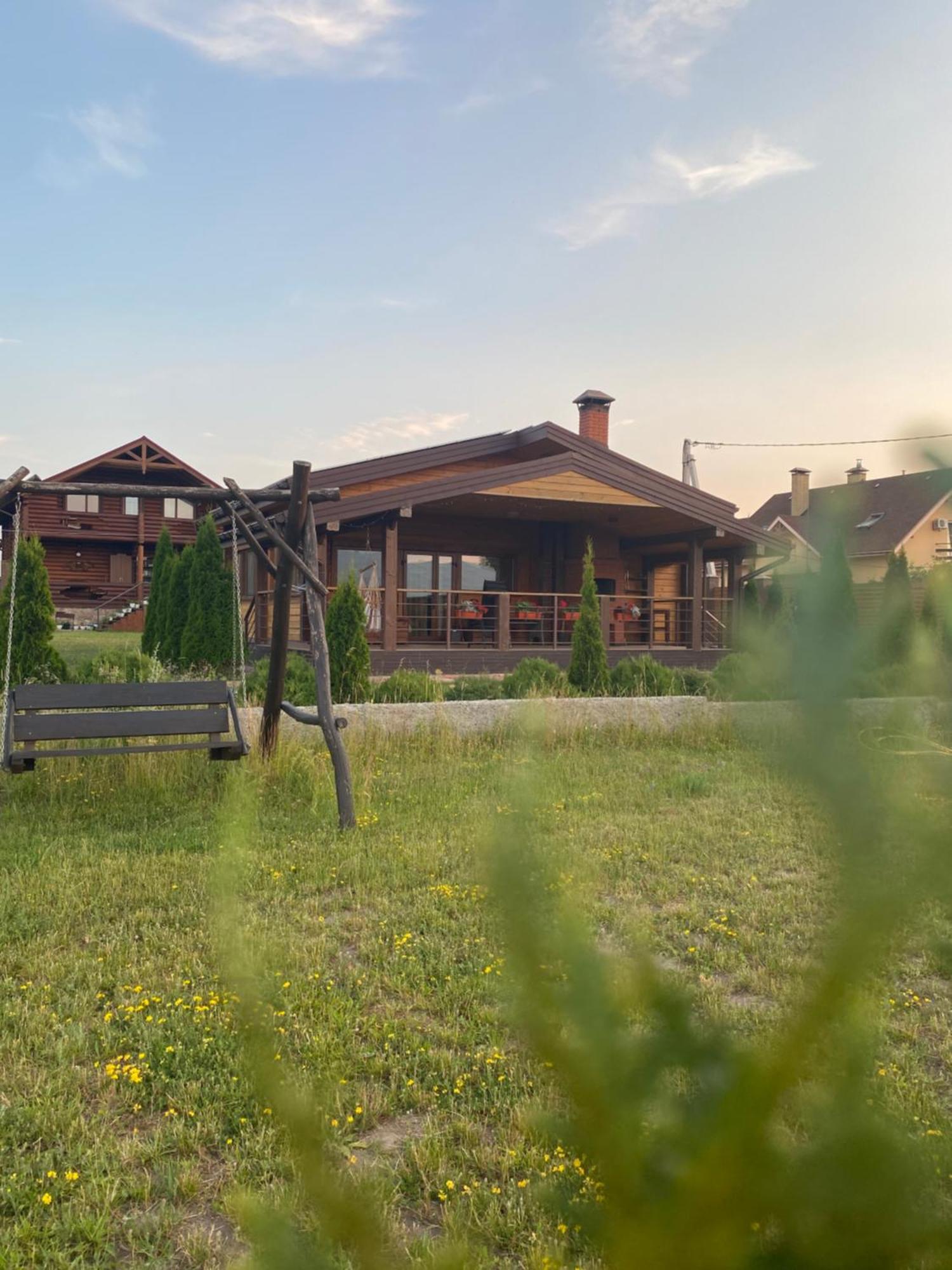 Хомене Villa Rzhyshchiv Buitenkant foto